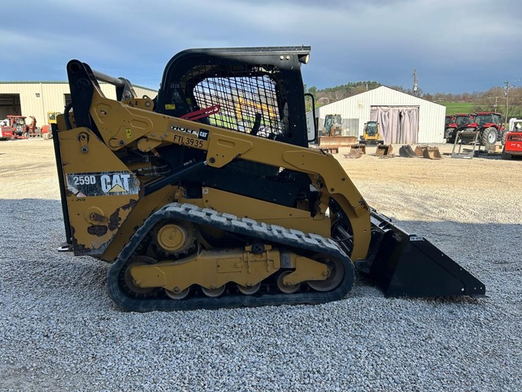 2015-caterpillar-259d-image-5