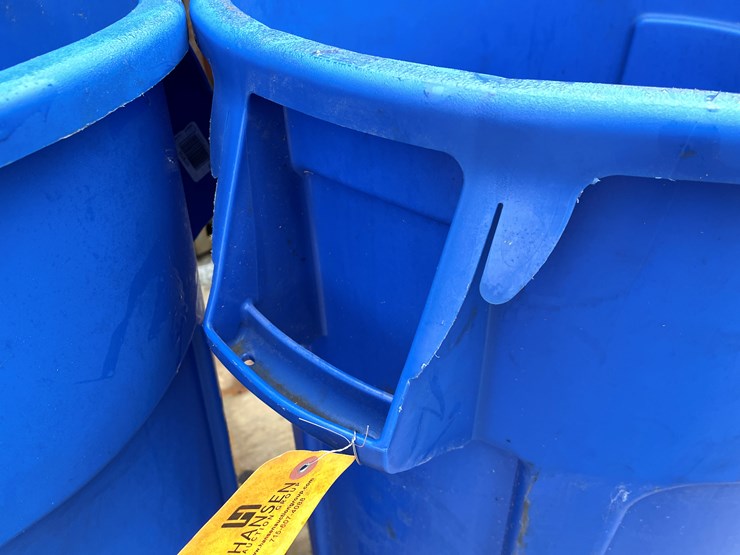 #3946-•-(2)-rubbermaid-brute-55-gallon-trash-barrels-image-6