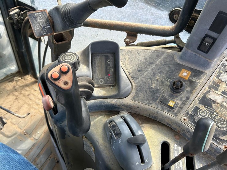 new-holland-tm135-image-27