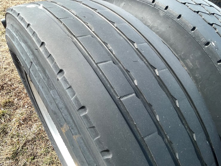 #134-•-2001-freightliner-century-class-sleeper-cab-semi-tractor-(has-wi-title)-(non-runner)-image-37