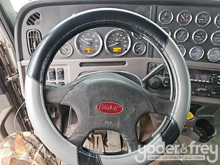 2014-peterbilt-579-image-38