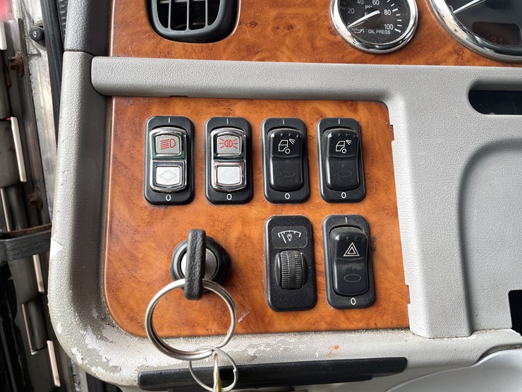 2008-peterbilt-386-image-69