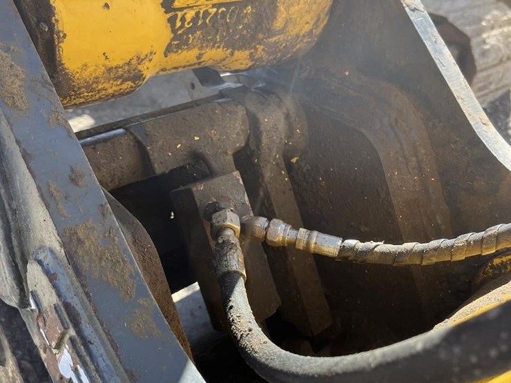 2018-komatsu-pc210-lc-11-image-23