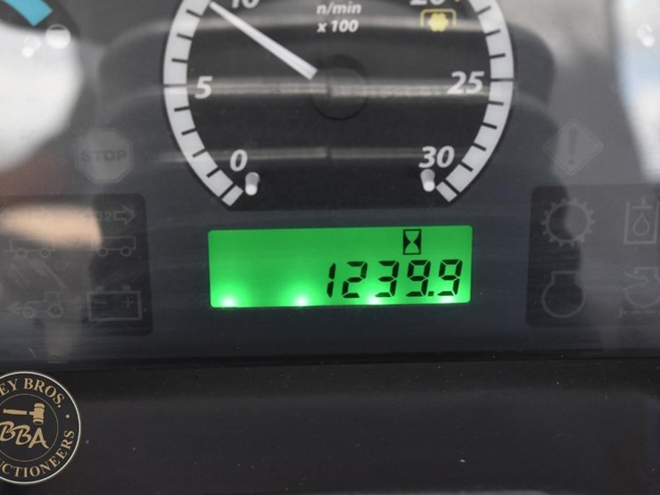 2014-john-deere-6140d-image-51