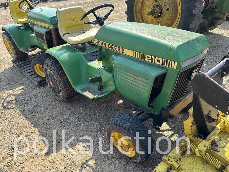 john-deere-210-image-4
