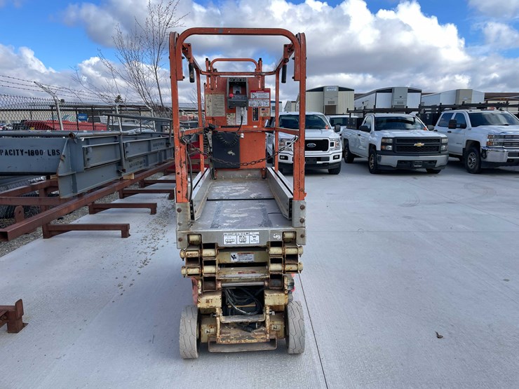 2007-jlg-1930es-image-4