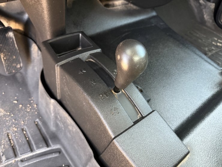 2015-chevrolet-silverado-2500hd-image-24