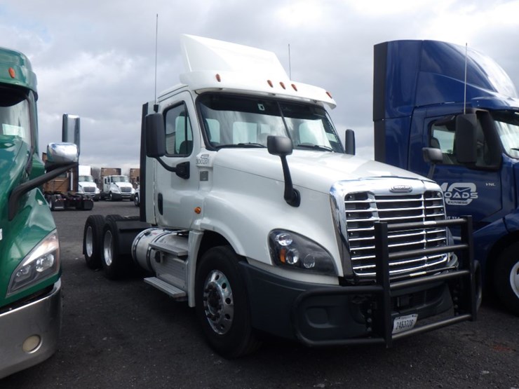 2018-freightliner-cascadia-125-image-3