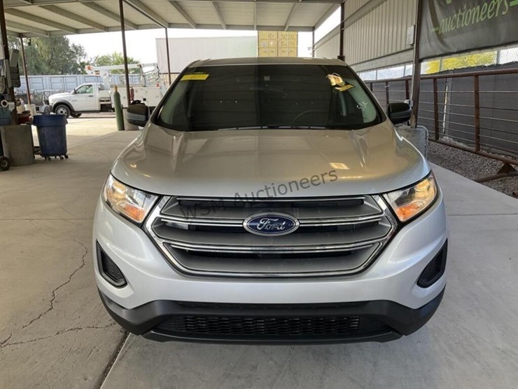 2017-ford-edge-se-image-3