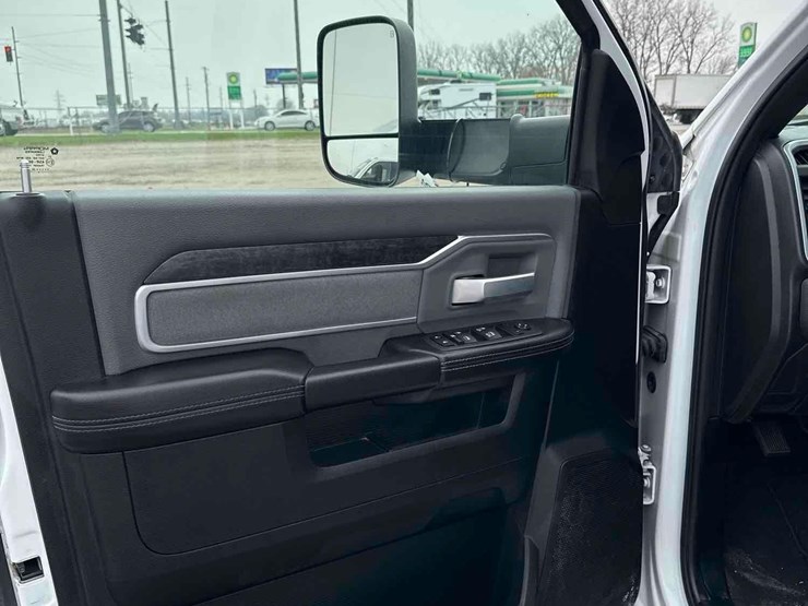 2022-dodge-3500-image-18