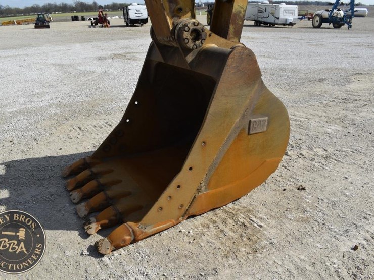 2019-caterpillar-326fl-image-17