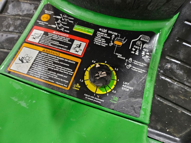 john-deere-x720-image-36