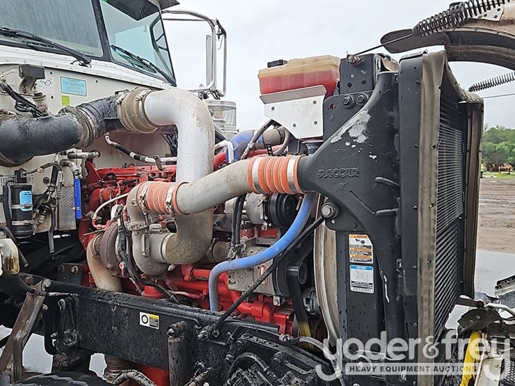 2014-peterbilt-579-image-28