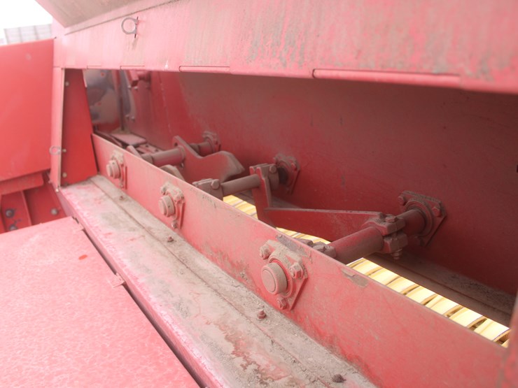 new-holland-580-image-56