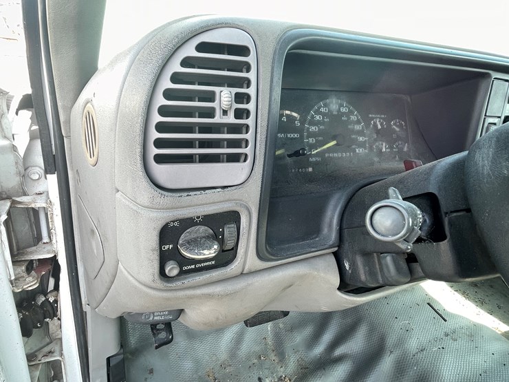 1999-chevrolet-3500-image-25