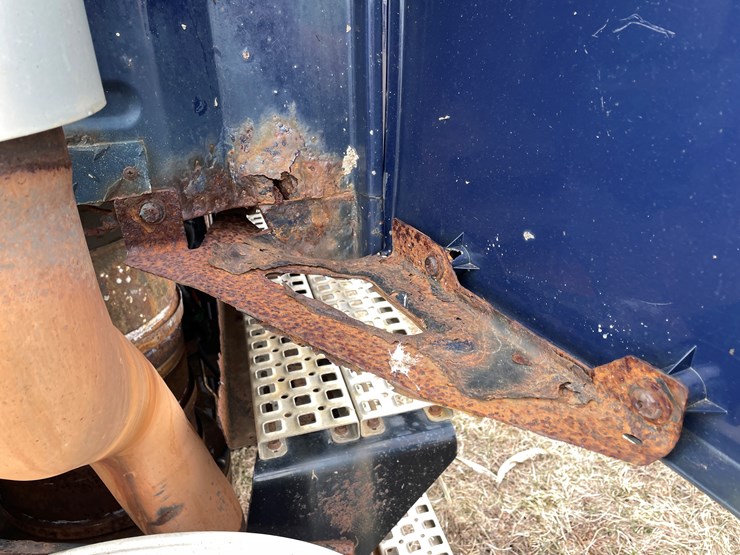 #117-•-2009-volvo-day-cab-semi-tractor-(has-wi-title)-image-26