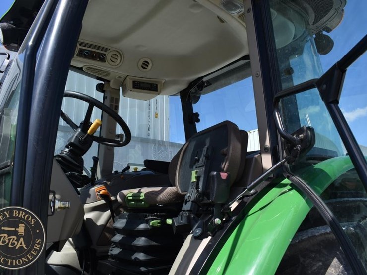 2014-john-deere-6140d-image-38