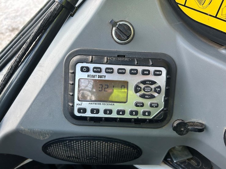 2023-bobcat-t770-image-20