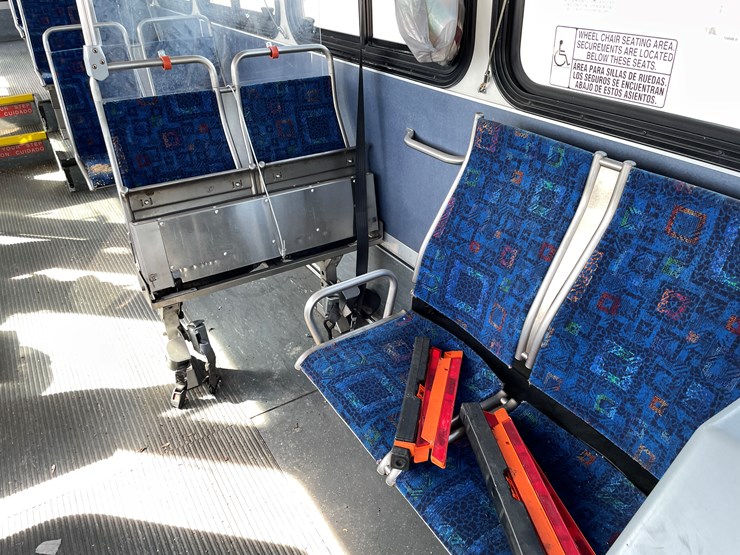 #167-•-2004-gillig-passenger-bus-(has-wi-title)-image-35