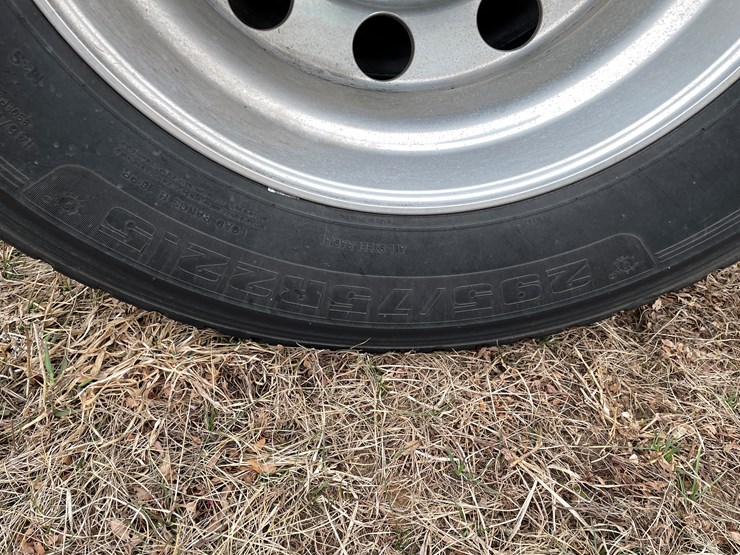 #104-•-2016-freightliner-cascade-evolution-sleeper-cab-semi-tractor-(has-wi-title)-image-21