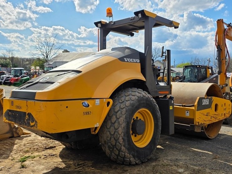 2018-volvo-sd115b-image-3