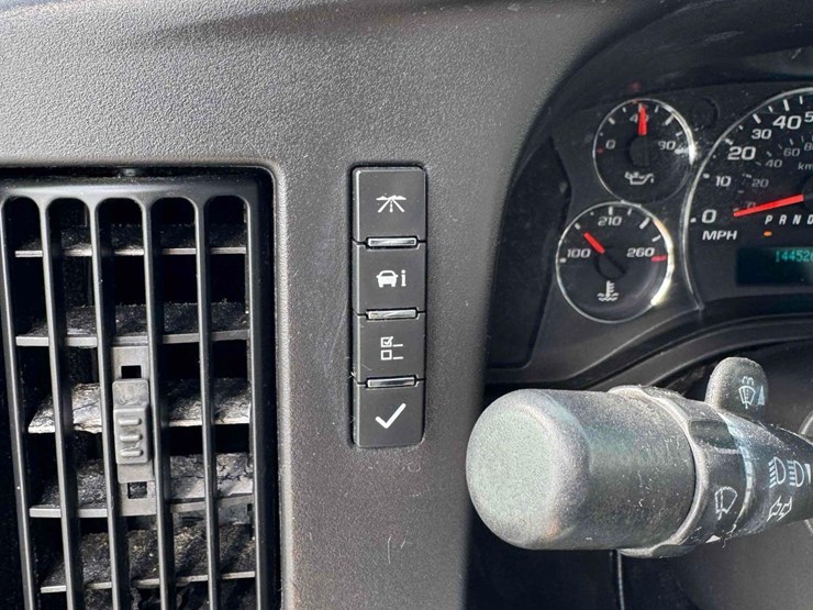 2009-chevrolet-3500-image-26