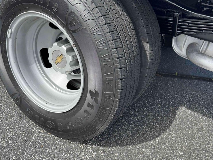 2009-chevrolet-3500-image-18