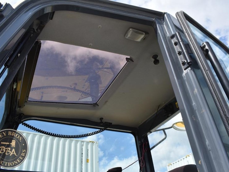 2021-deere-85g-image-49