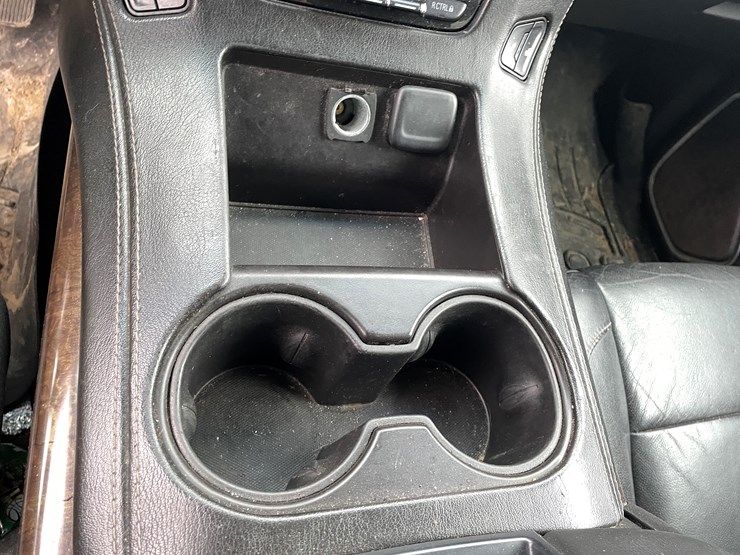 2015-chevrolet-suburban-image-71