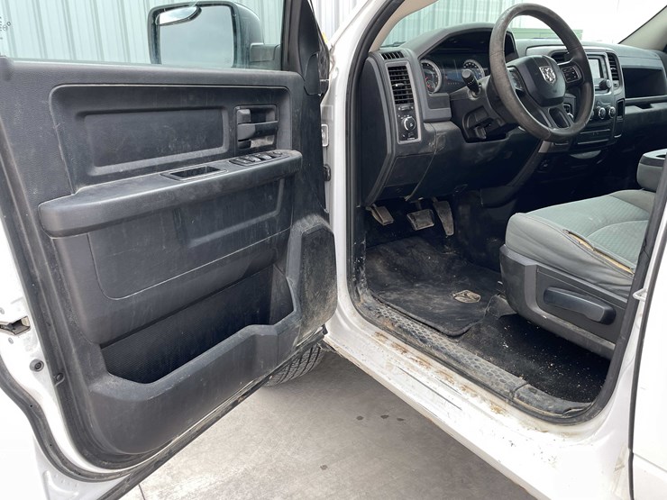 2017-dodge-1500-image-36