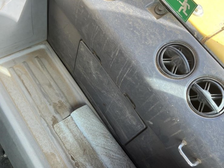 2018-komatsu-pc210-lc-11-image-34