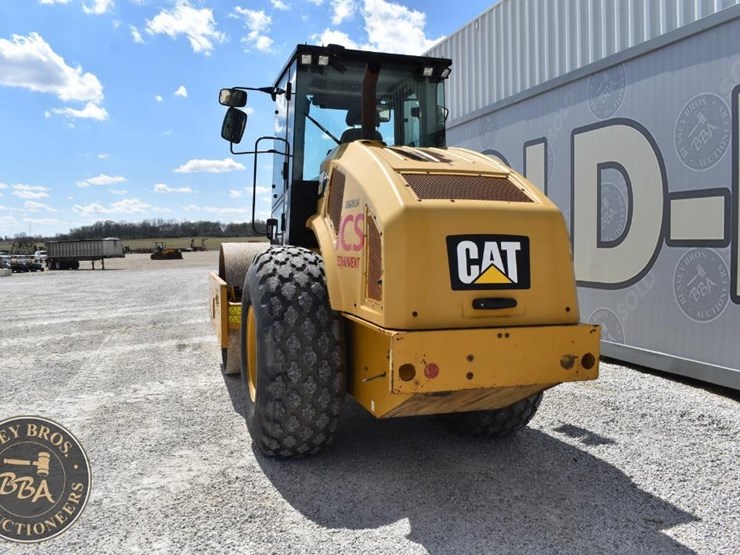 2015-caterpillar-cs66b-image-9