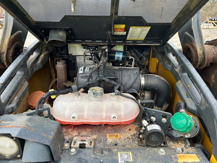 2020-deere-325g-image-16