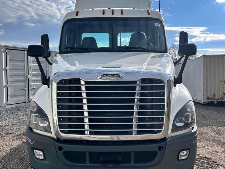 2020-freightliner-cascadia-single-axle-road-tractor-image-8