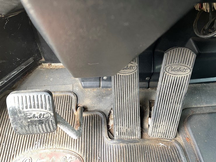 1989-peterbilt-379-image-99