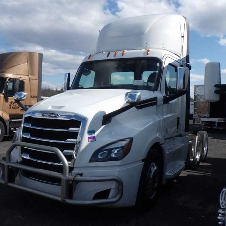 2019 FREIGHTLINER CASCADIA 126
