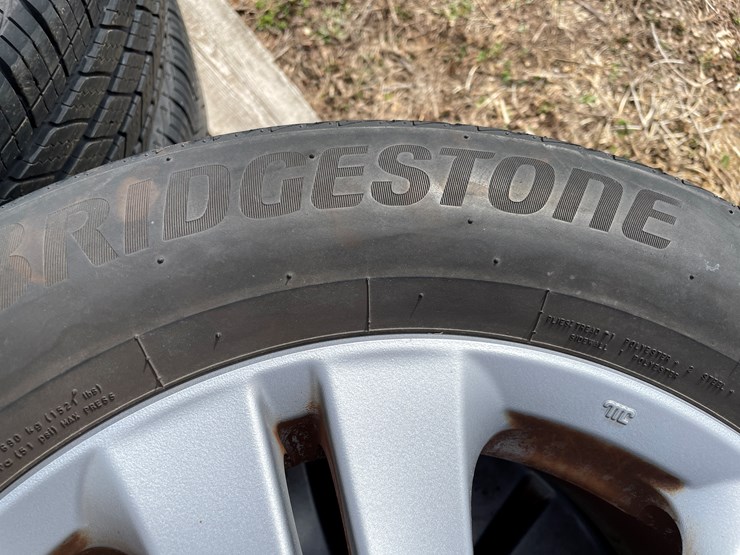 #10703-•-(4)-bridgestone-16"-tires-on-honda-5-bolt-aluminum-rims-image-6
