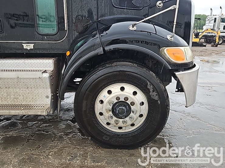 2016-peterbilt-348-image-10