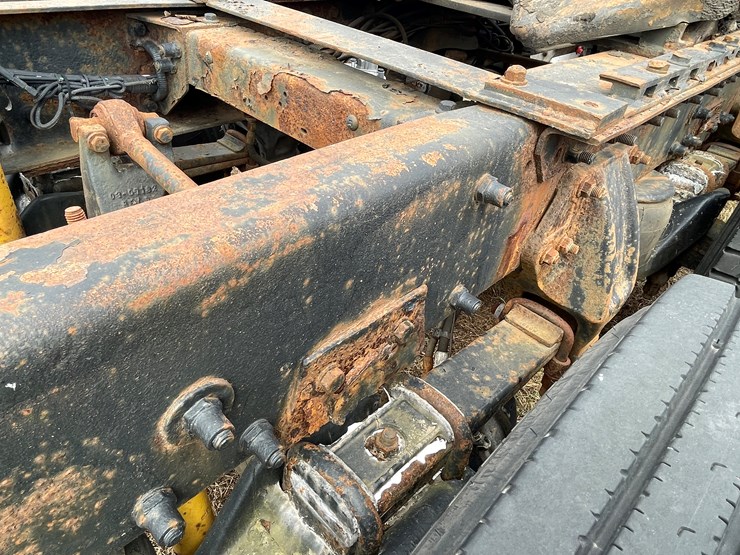 1999-peterbilt-377-image-35