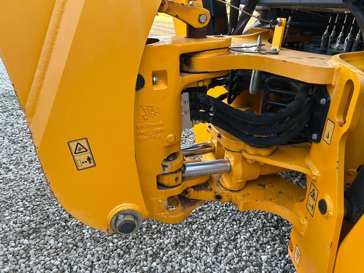 2021-jcb-3cx-image-13