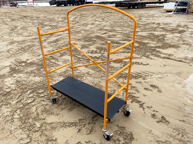 #3950-•-rolling-metal-carts-image-1