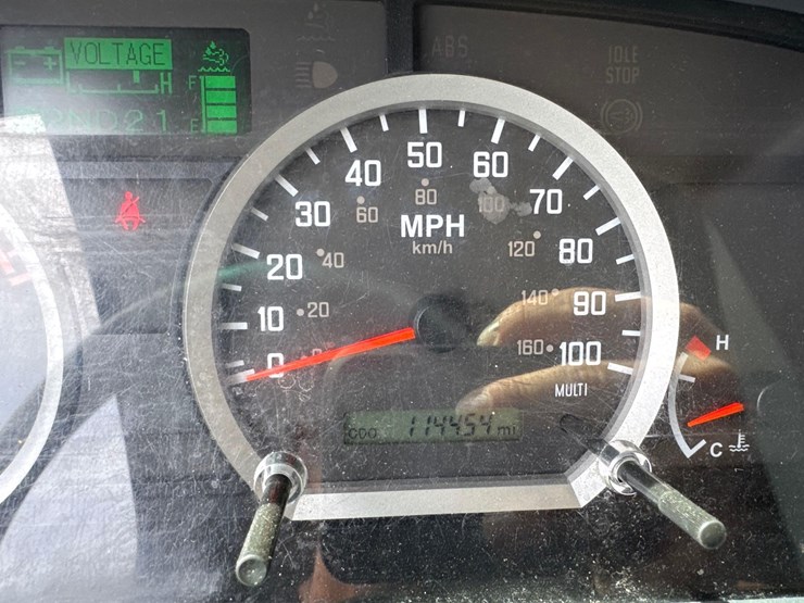 2022-isuzu-nrr-image-24