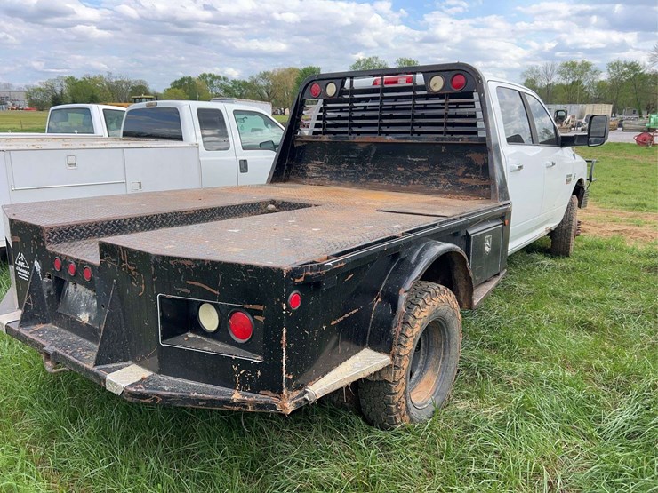 2011-dodge-ram-3500-image-3