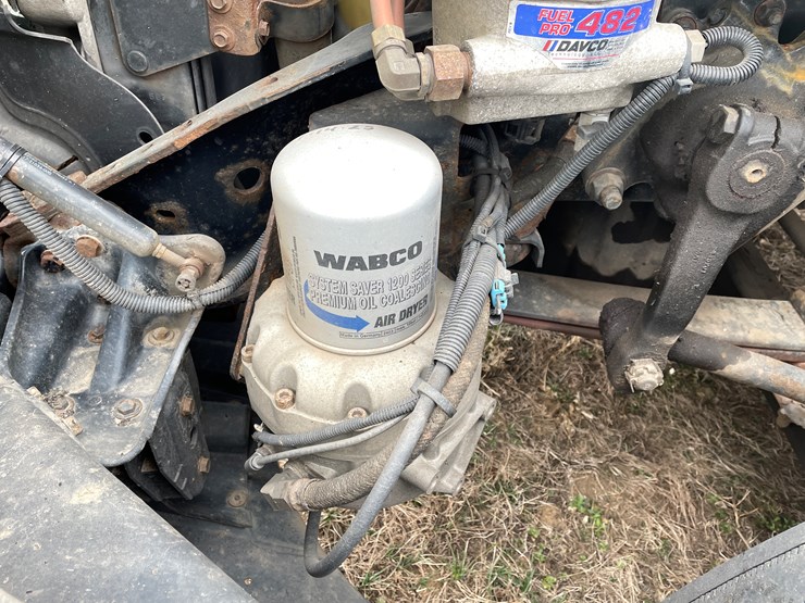 #114-•-2017-freightliner-single-axle-day-cab-semi-tractor-(has-wi-title)-image-51