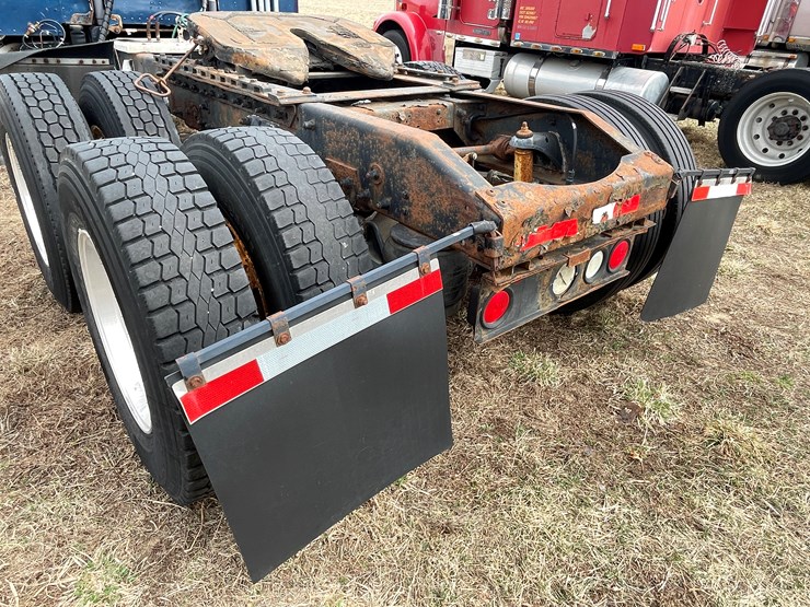 1999-peterbilt-377-image-30