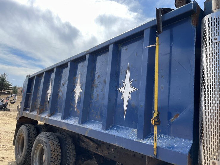 #401-•-1991-mac-rb688s-dump-truck-(has-mn-title)-image-21