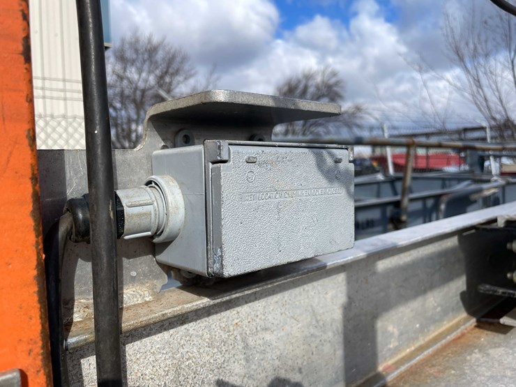 2014-jlg-2630es-image-21