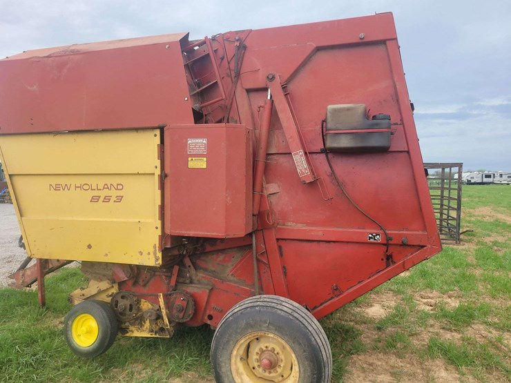 new-holland-853-image-3