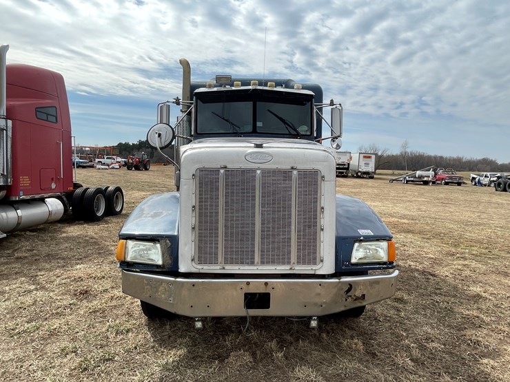 1999-peterbilt-377-image-2