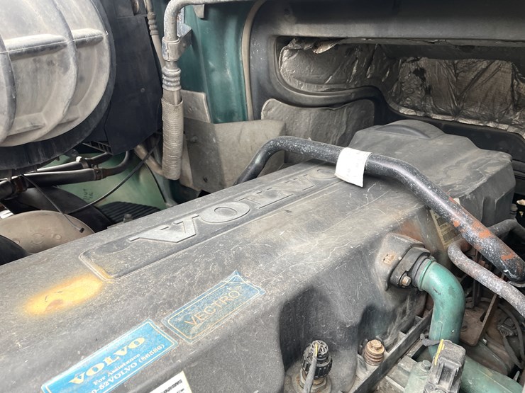 #110-•-2014-volvo-car-hauler-semi-and-trailer-(has-wi-title)-image-79